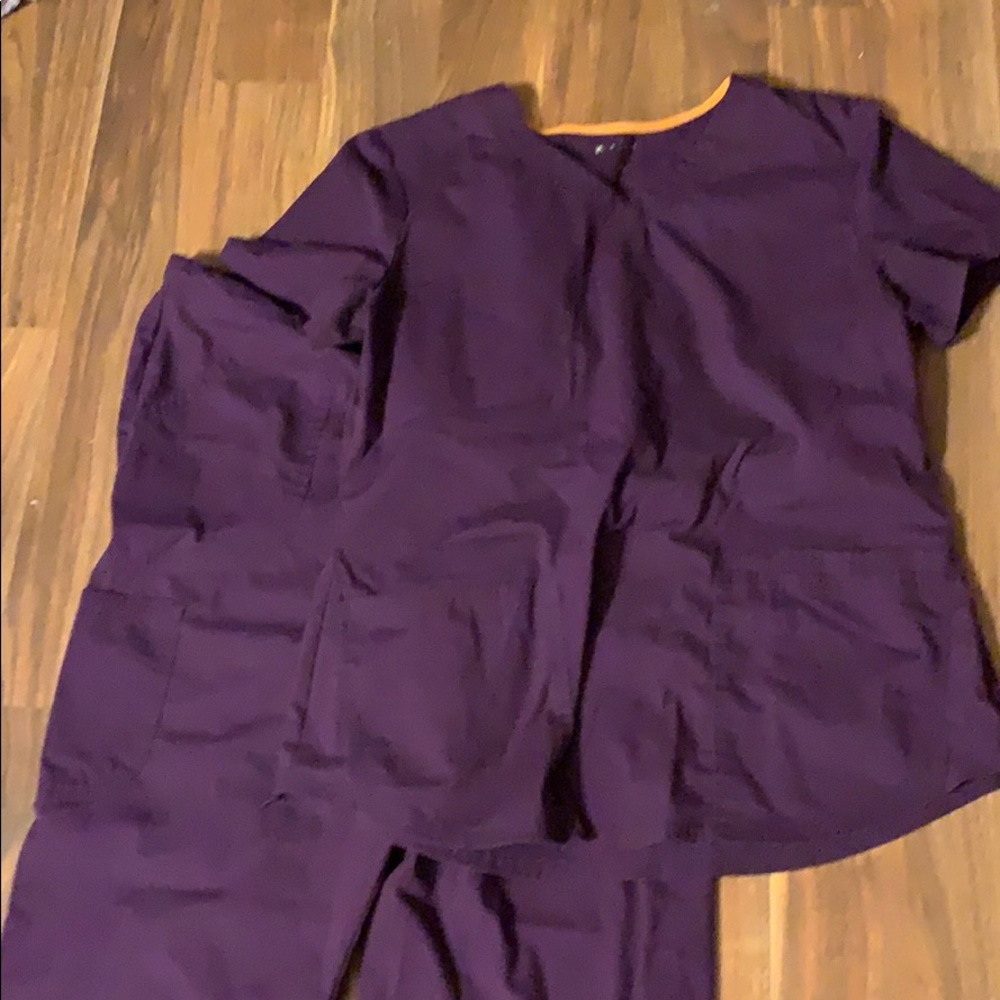 Good used condition scrub set